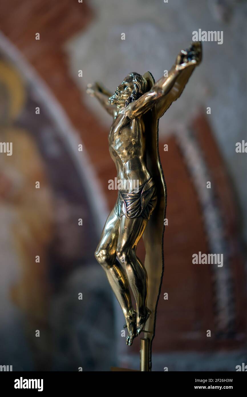 Sculpture du Christ sur la croix dans la cathédrale de Vérone Banque D'Images