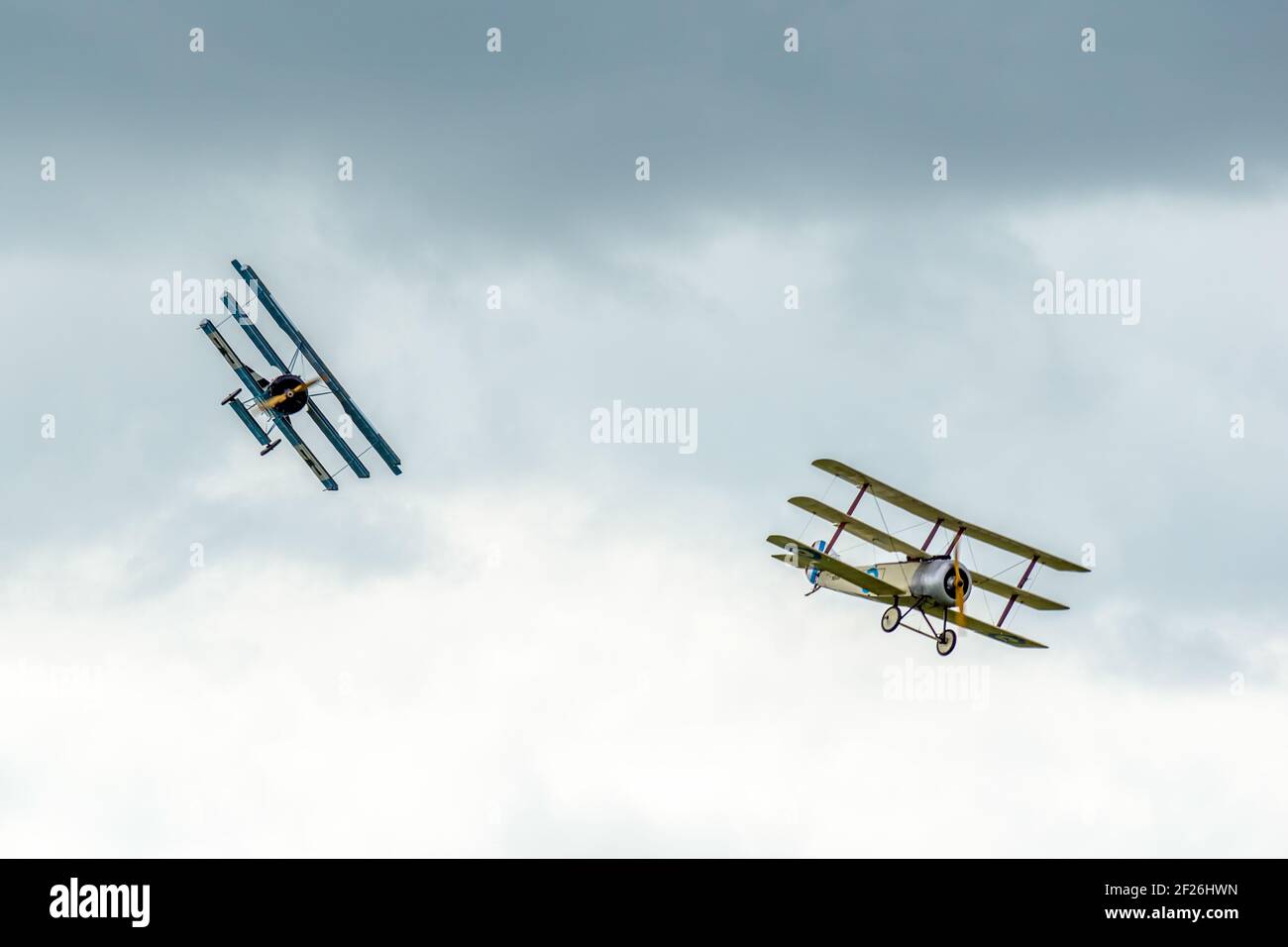 Sopwith Triplane sont pourchassés par un Fokker DR1 triplan de Banque D'Images