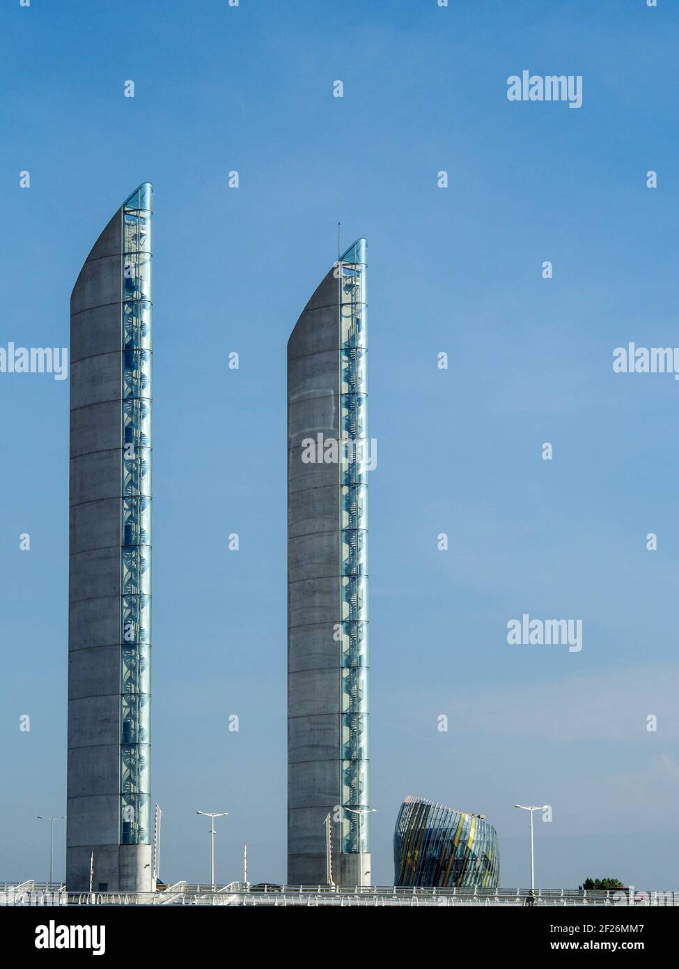 Nouveau pont Jacques Chaban-Delmas enjambant la rivière Garonne à Bordeaux Banque D'Images