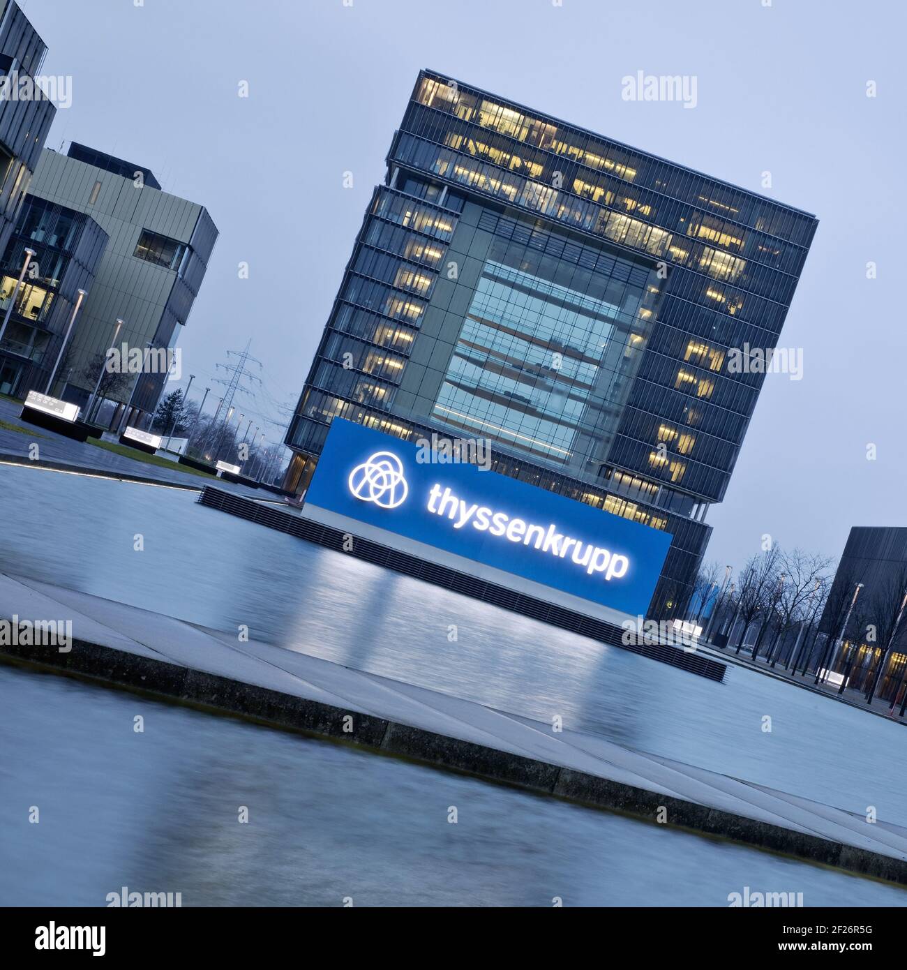 Déséquilibre économique au siège social de ThyssenKrupp, Essen, Allemagne, Europe Banque D'Images