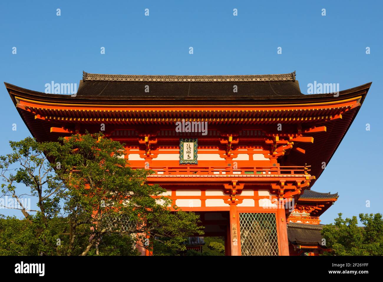 Niōmon deva porte qui est l'entrée du temple Kiyomizu-dera Kyoto, Japon Banque D'Images