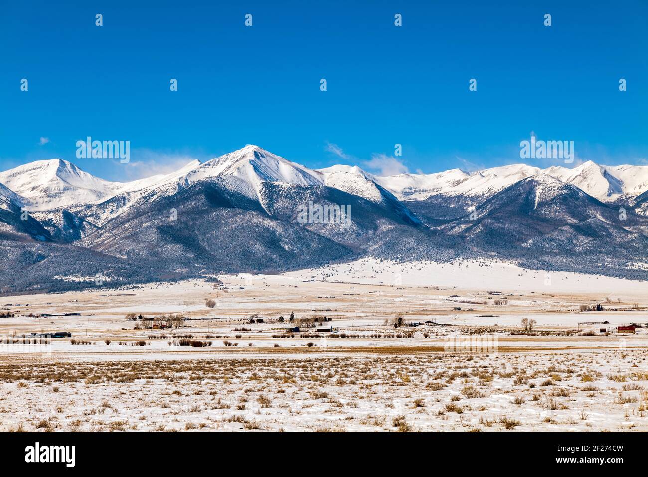 Vue d'hiver enneigée de la chaîne de montagnes Sangre de Cristo à proximité de Westcliffe; Colorado; USA Banque D'Images