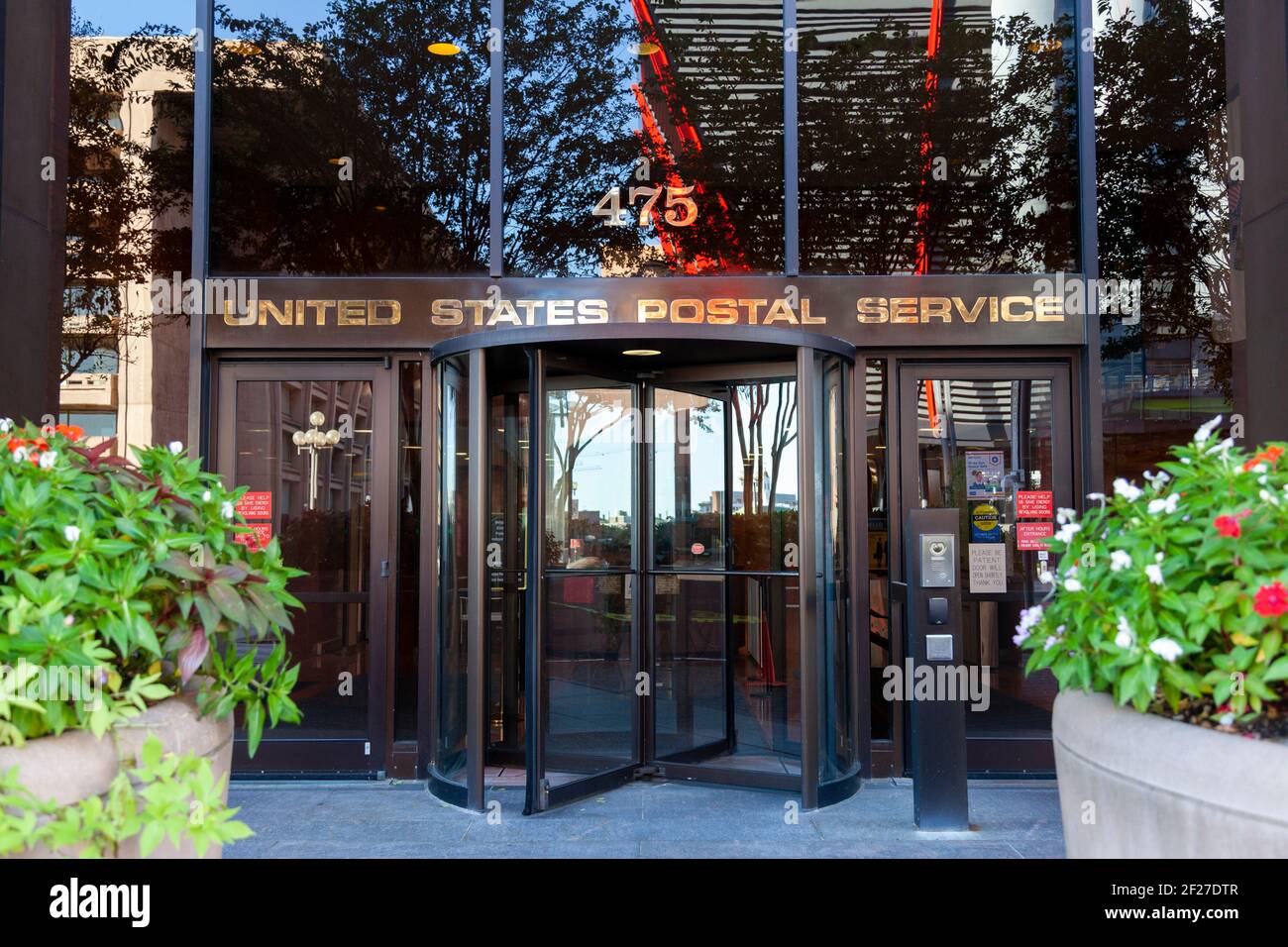 Washington DC, États-Unis 11-02-2020: Vue extérieure du siège du United States postal Service in at 475 l'enfant Plaza Washington DC. Banque D'Images