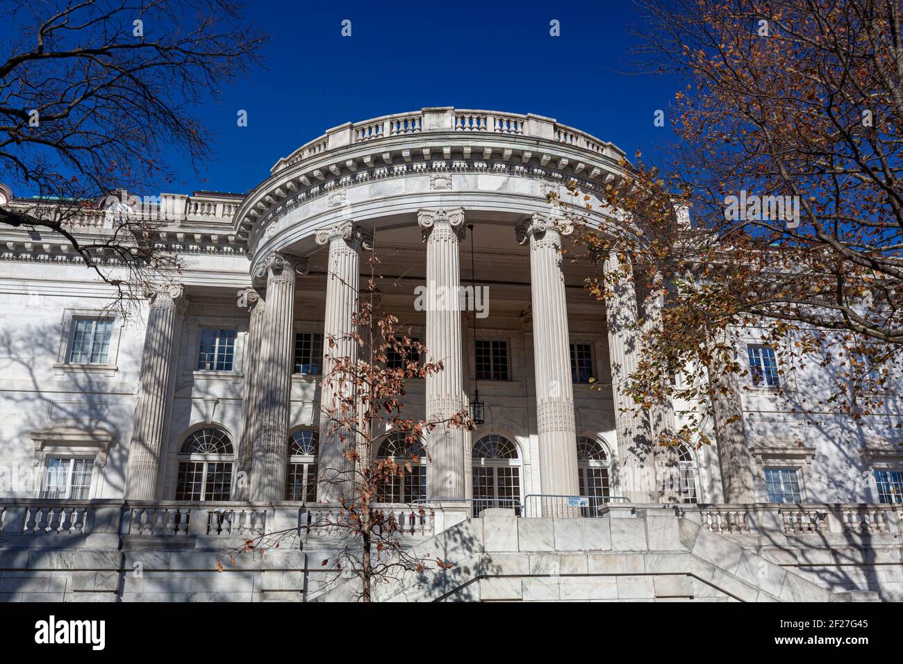 Washington DC, États-Unis 11-29-2020: Constitution Hall Building de la Société nationale des filles de la Révolution américaine (DAR), un monument historique Banque D'Images