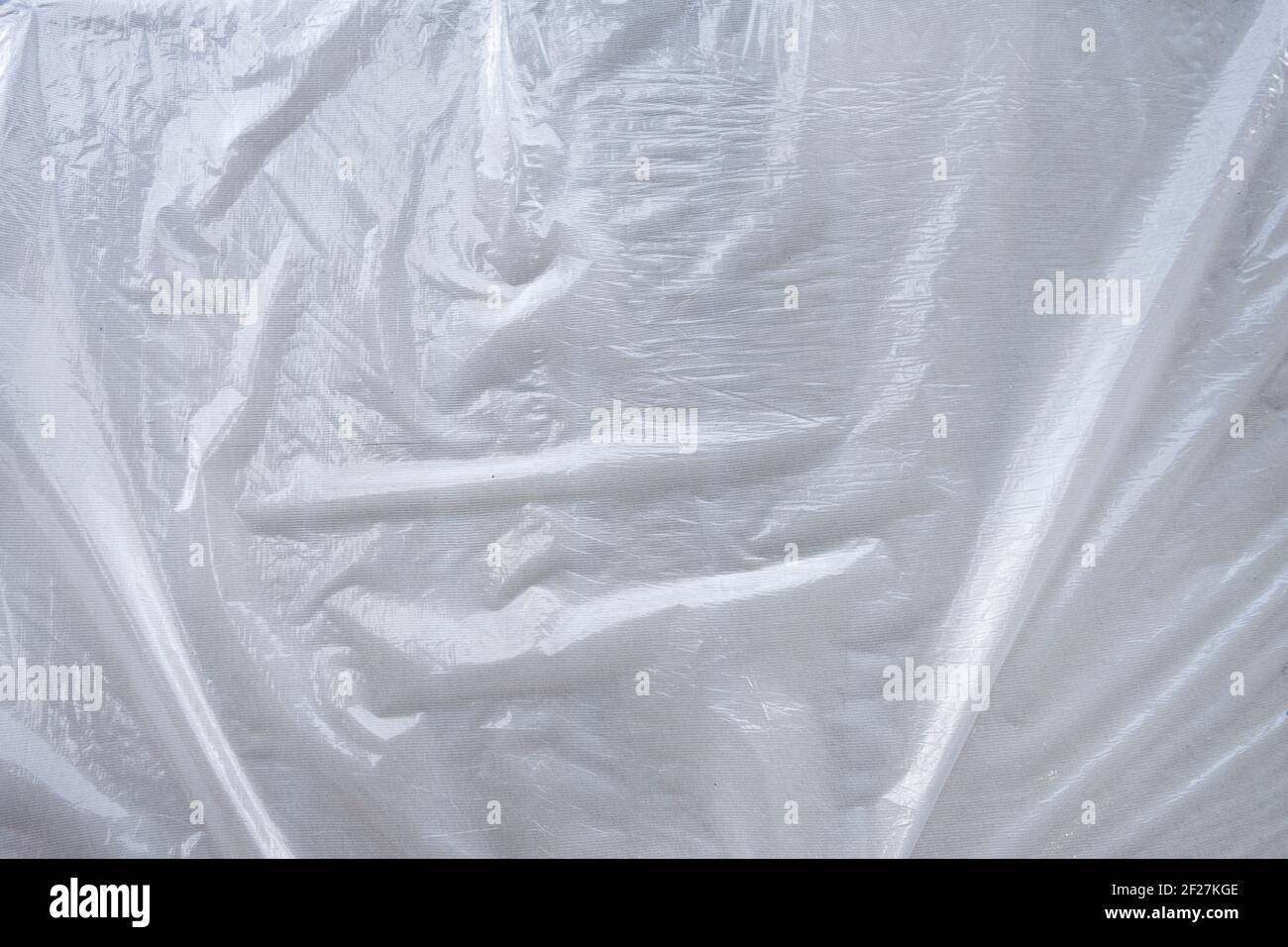 feuille de plastique gris à motif texturé blanc recouvrant un plat surface avec plis Banque D'Images