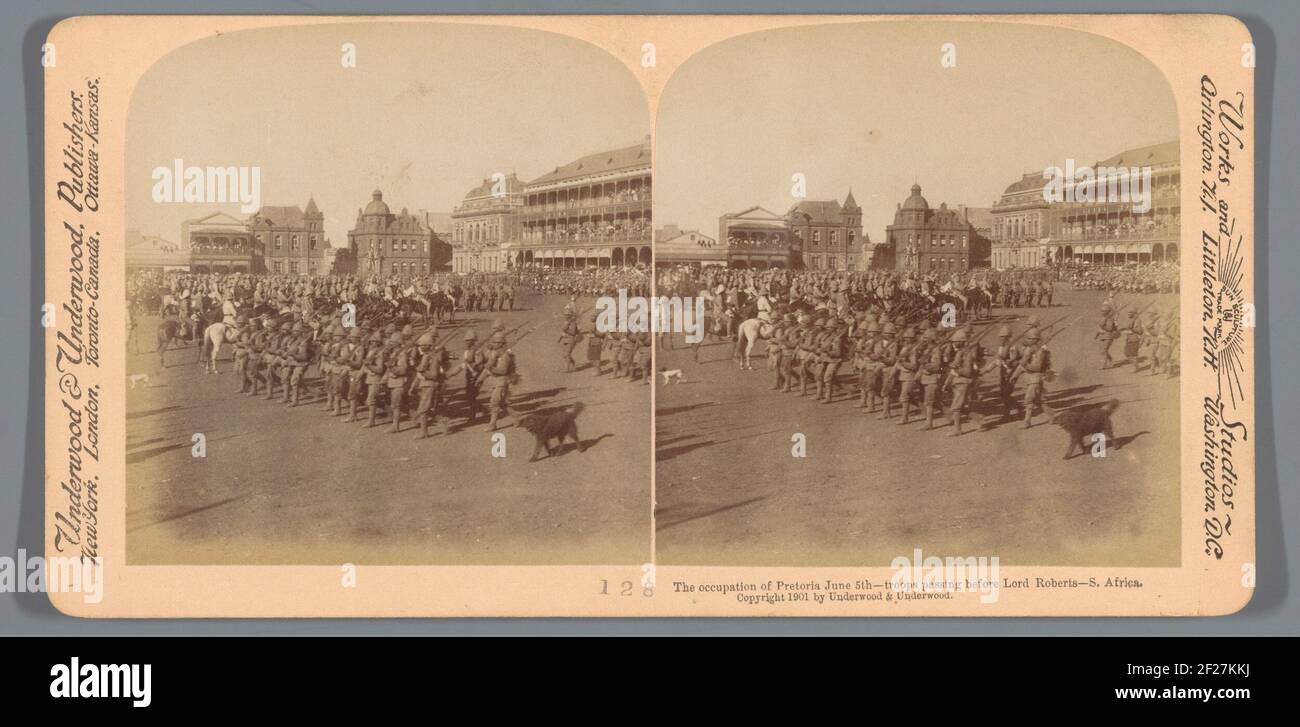 L'occupation de Pretoria 5 juin - les troupes passent devant Lord Roberts, S.A.. Banque D'Images