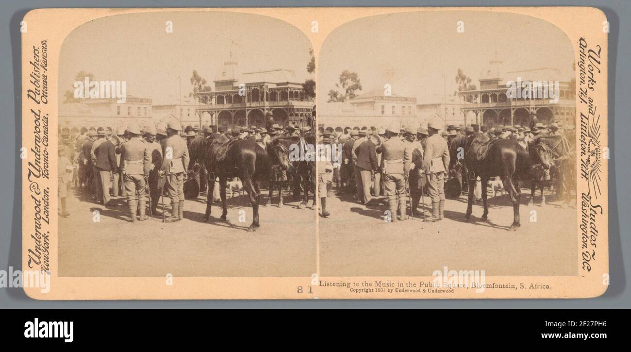 Écoute de la musique sur la place publique, Bloemfontein, Afrique du Sud. Banque D'Images