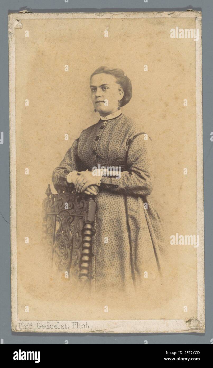 Portrait femme à la chaise .. Banque D'Images