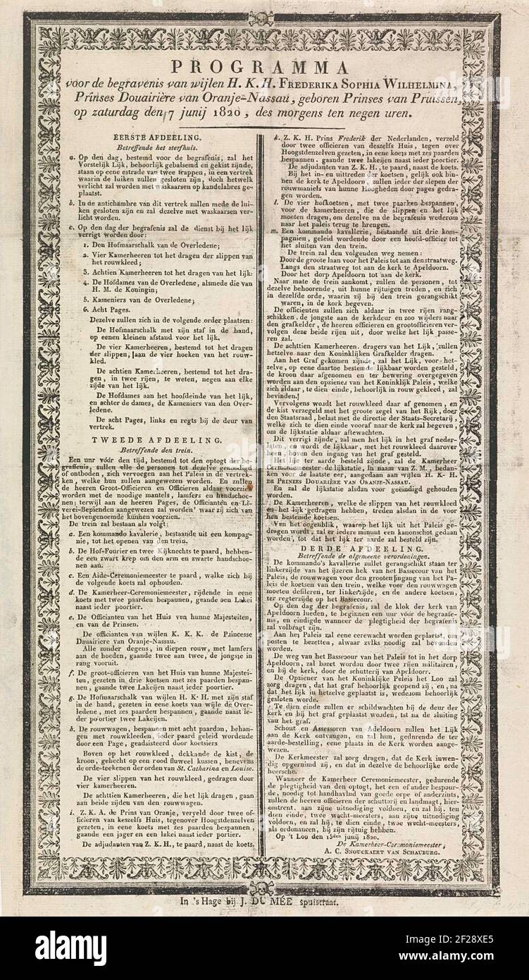 Programme des funérailles de Wilhelmina Prinses-Douairière d'Oranje-Nassau, 1820; Programme des funérailles de feu HKH Frederika Sophia Wilhelmina, princesse Douairière d'Oranje-Nassau, née princesse de Prusse, le samedi 7 juin 1820 (...). Programme de la cérémonie funéraire le 17 juin à Apeldoorn ou Wilhelmina Princess-Douairière ou Oranje-Nassau, veuve du Prince Willem V, est décédé le 9 juin 1820. Au texte UNE bordure noire avec deux têtes de mort, à l'intérieur d'un travail d'arête ou de congé. Banque D'Images