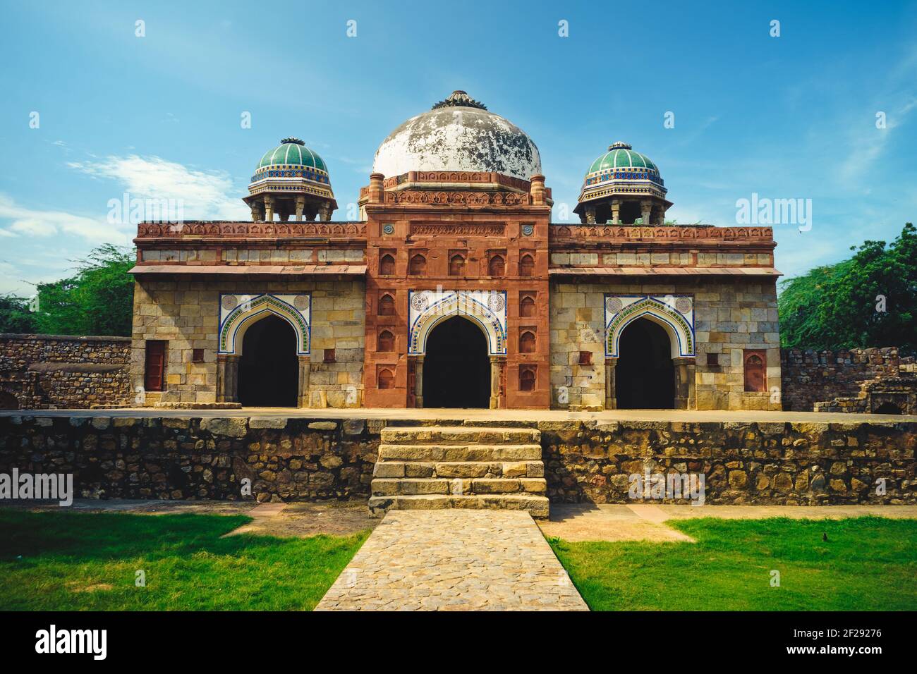 Façade de la mosquée d'ISA Khan à New delhi, inde Banque D'Images