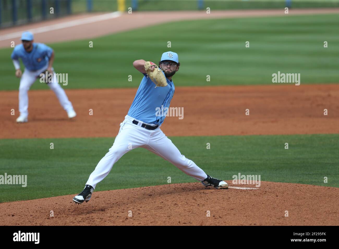 Mercredi 10 mars 2021, Port Charlotte, Floride; le lanceur de secours des Rays de Tampa Bay Cody Reed (21 ans) donne un terrain lors d'un match d'entraînement de pré-saison de la MLB au Charlotte Sports Park. Les Twins ont battu les rayons 6-2. (Kim Hukari/image du sport) Banque D'Images