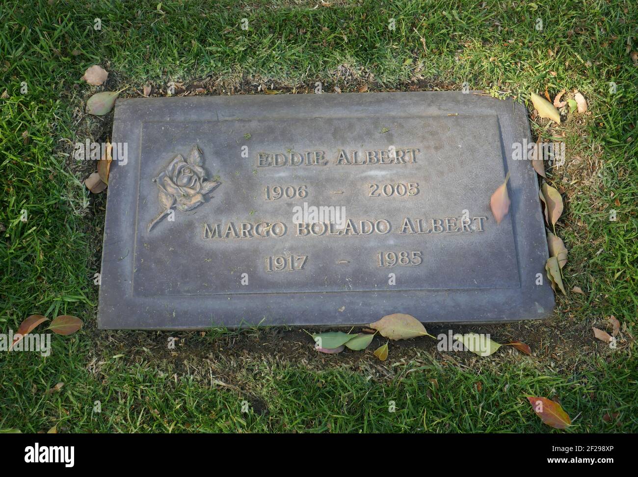 Los Angeles, Californie, États-Unis 9 mars 2021 UNE vue générale de l'atmosphère de la tombe de l'acteur Eddie Albert et de la femme actrice Margo Bolado Albert tombe à Pierce Brothers Westwood Village Memorial Park le 9 mars 2021 à Los Angeles, Californie, États-Unis. Photo par Barry King/Alay stock photo Banque D'Images