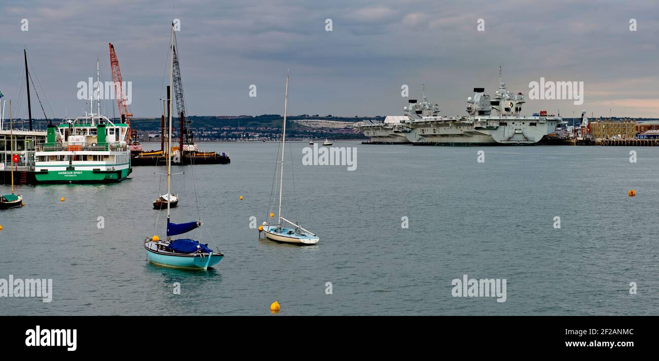 Nouveaux porte-avions dans le port militaire de Portsmouth Banque D'Images