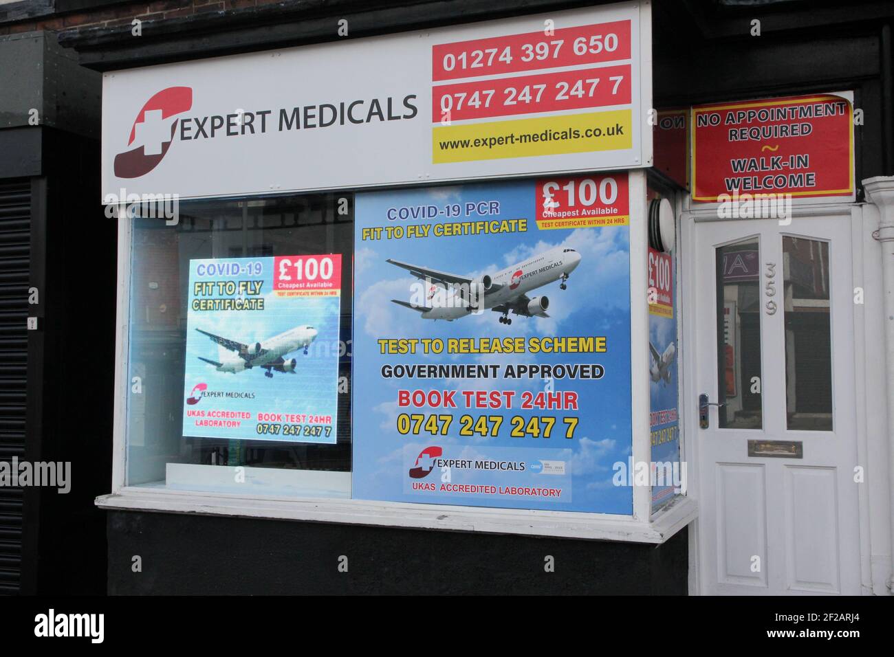 Abbeydale Road, Sheffield, Royaume-Uni. 11 mars 2021. Centre de test Covid 19 PCR Fit to Fly Certificate. Credit: Alamy Live News Banque D'Images