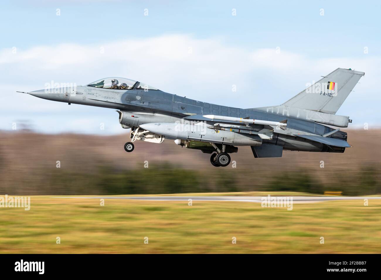 Un avion de chasse F-16 de Lockheed Fighting Falcon de l'armée de l'air belge à la base aérienne de Florennes. Le F-16 est un avion de chasse multirôle à moteur unique. Banque D'Images