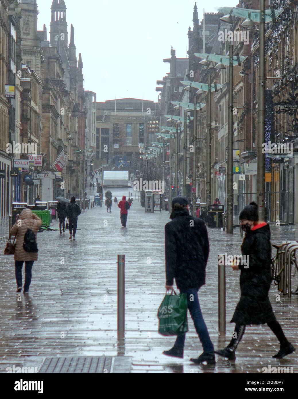 Glasgow, Écosse, Royaume-Uni. 11 mars 2021. Météo au Royaume-Uni : pluie et vents violents avec plus à venir. Crédit : Gerard Ferry/Alay Live News Banque D'Images