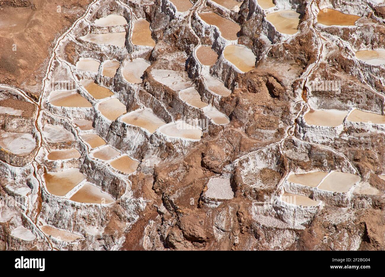 Marmites de sel inca, terrasses de sel et salin de Pichintoto, Salineras de Maras, Vallée Sacrée des Incas, Urubamba près de Cusco, Pérou Banque D'Images