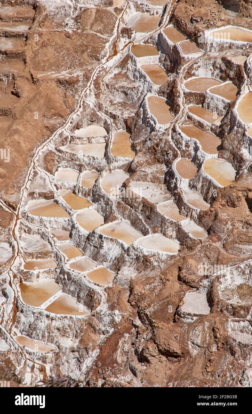 Marmites de sel inca, terrasses de sel et salin de Pichintoto, Salineras de Maras, Vallée Sacrée des Incas, Urubamba près de Cusco, Pérou Banque D'Images