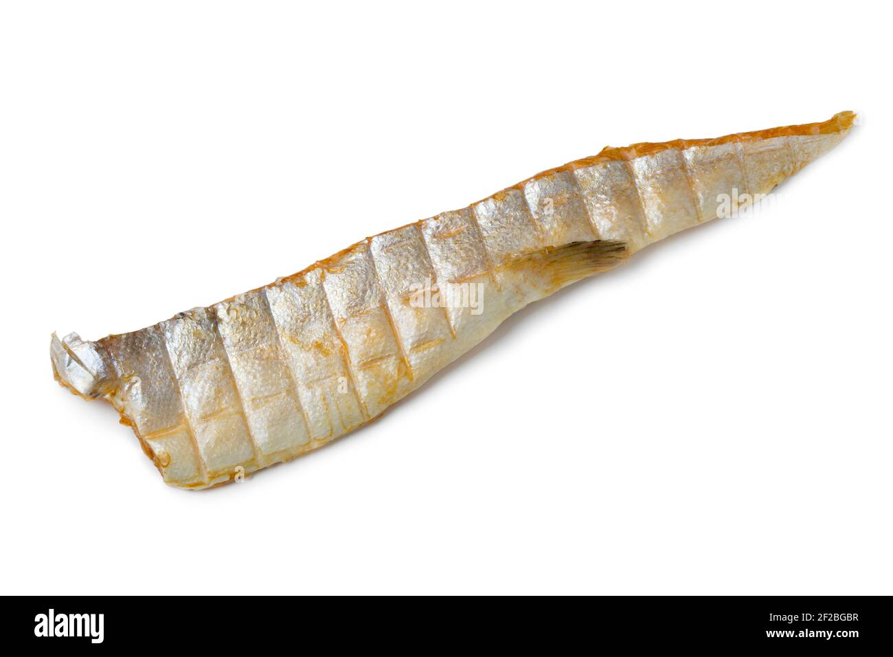 Une seule queue de saumon fumé sur la peau isolée sur le blanc arrière-plan Banque D'Images