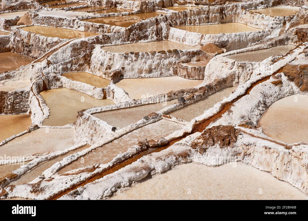 Marmites de sel inca, terrasses de sel et salin de Pichintoto, Salineras de Maras, Vallée Sacrée des Incas, Urubamba près de Cusco, Pérou Banque D'Images
