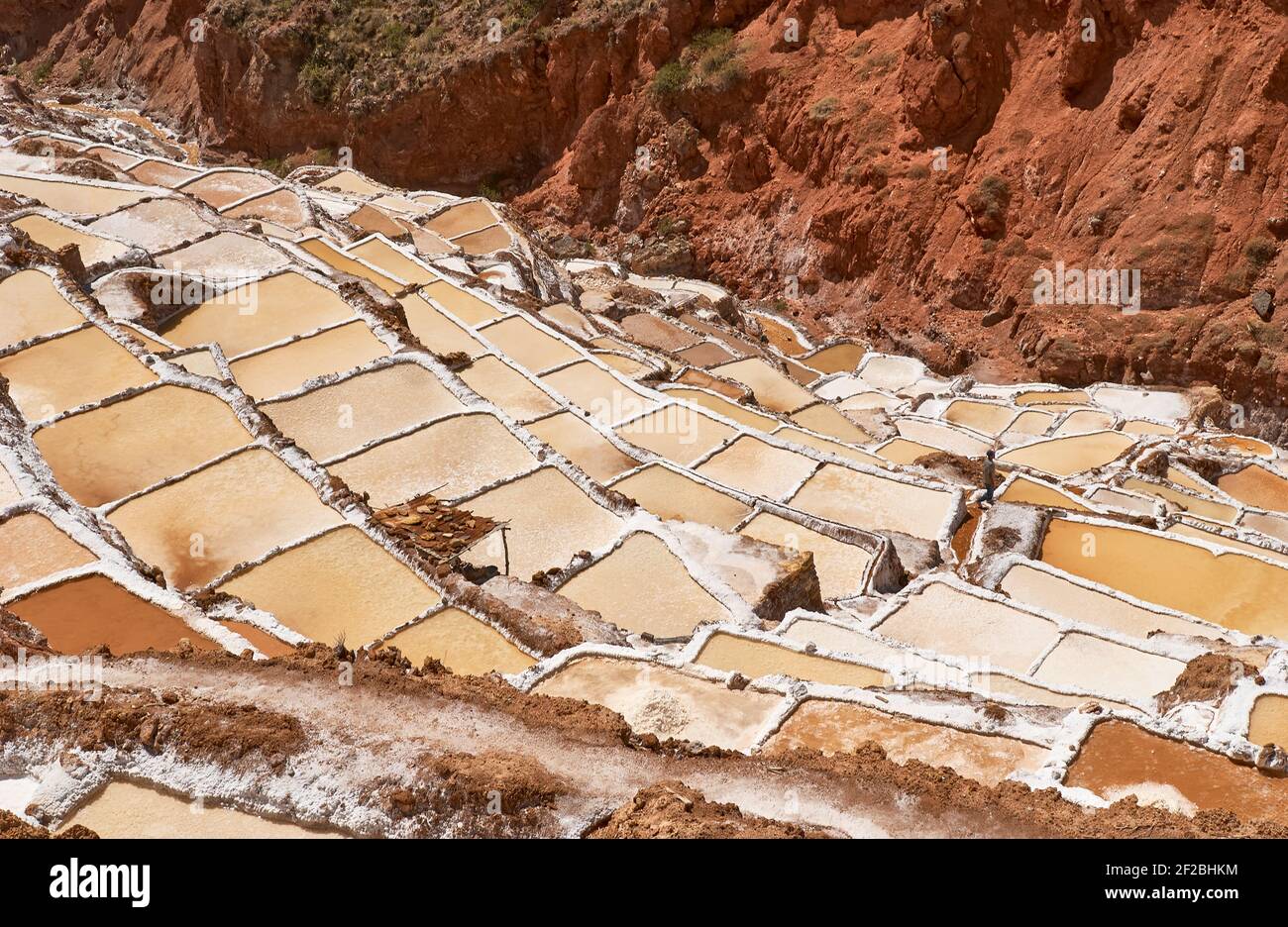 Marmites de sel inca, terrasses de sel et salin de Pichintoto, Salineras de Maras, Vallée Sacrée des Incas, Urubamba près de Cusco, Pérou Banque D'Images
