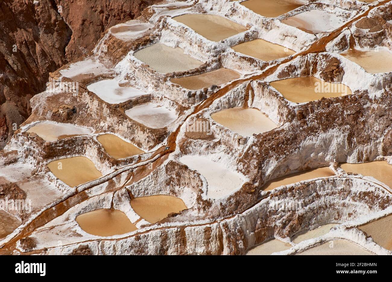 Marmites de sel inca, terrasses de sel et salin de Pichintoto, Salineras de Maras, Vallée Sacrée des Incas, Urubamba près de Cusco, Pérou Banque D'Images