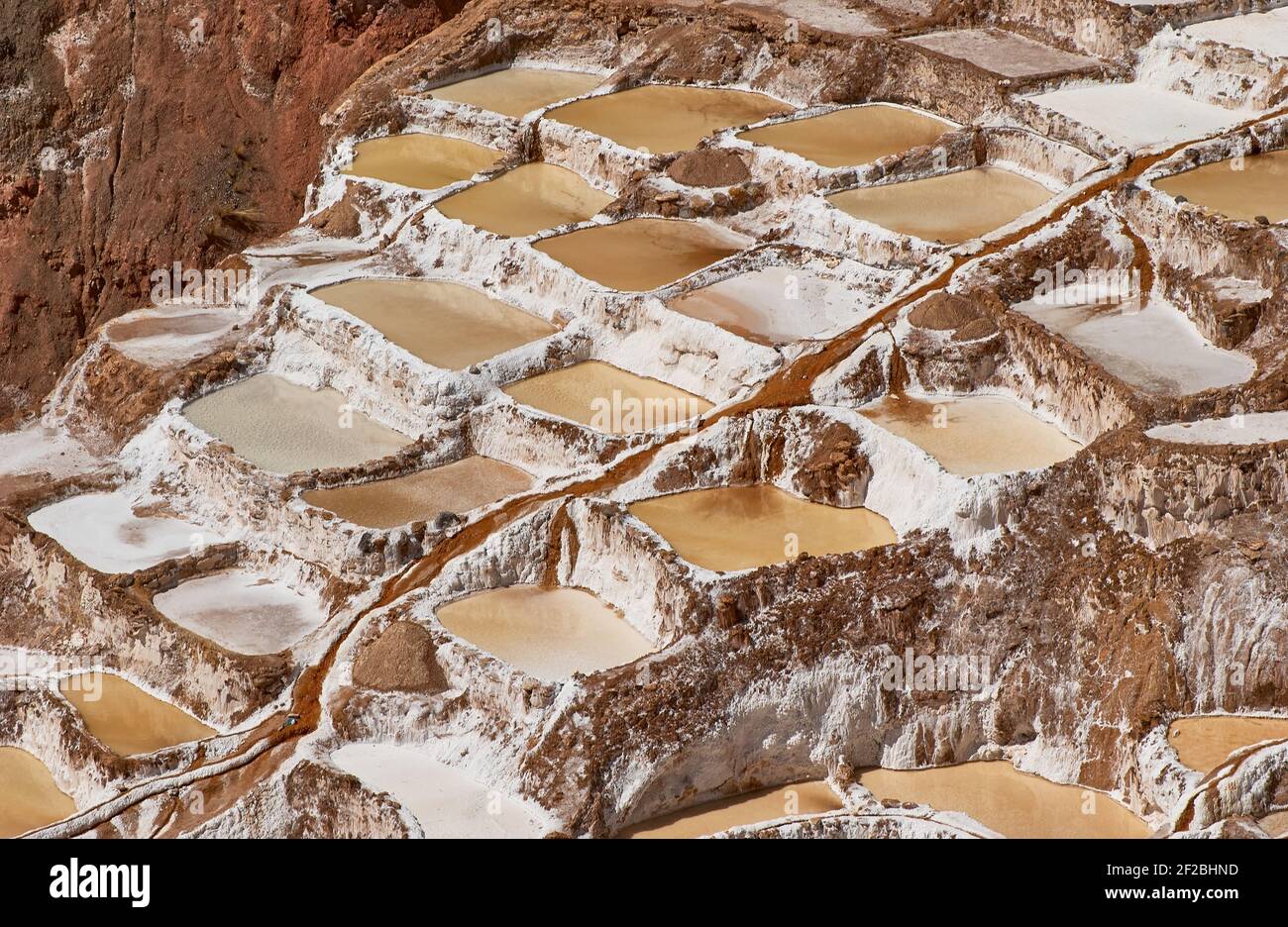 Marmites de sel inca, terrasses de sel et salin de Pichintoto, Salineras de Maras, Vallée Sacrée des Incas, Urubamba près de Cusco, Pérou Banque D'Images