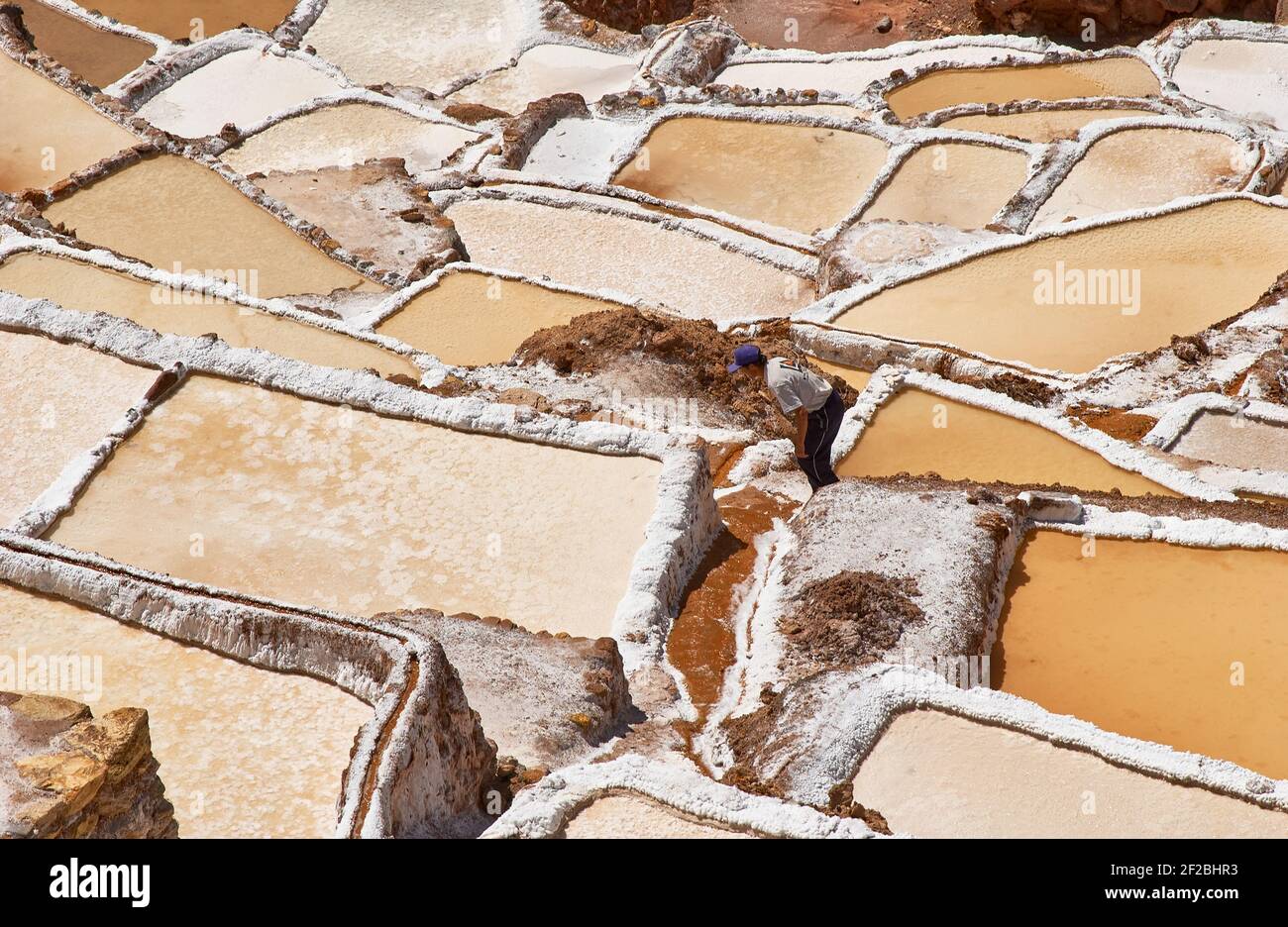 Marmites de sel inca, terrasses de sel et salin de Pichintoto, Salineras de Maras, Vallée Sacrée des Incas, Urubamba près de Cusco, Pérou Banque D'Images