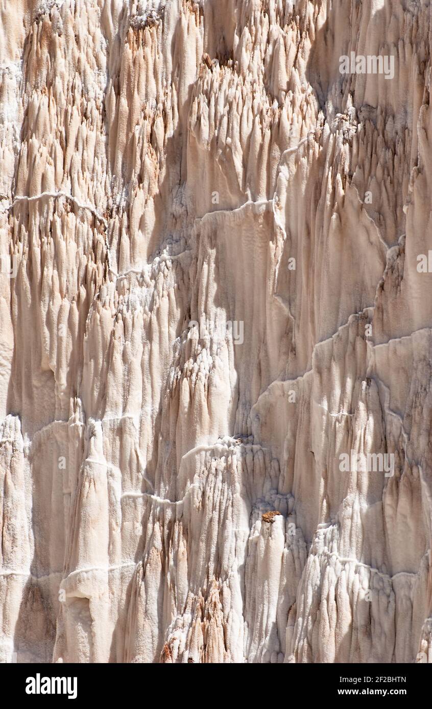 Marmites de sel inca, terrasses de sel et salin de Pichintoto, Salineras de Maras, Vallée Sacrée des Incas, Urubamba près de Cusco, Pérou Banque D'Images