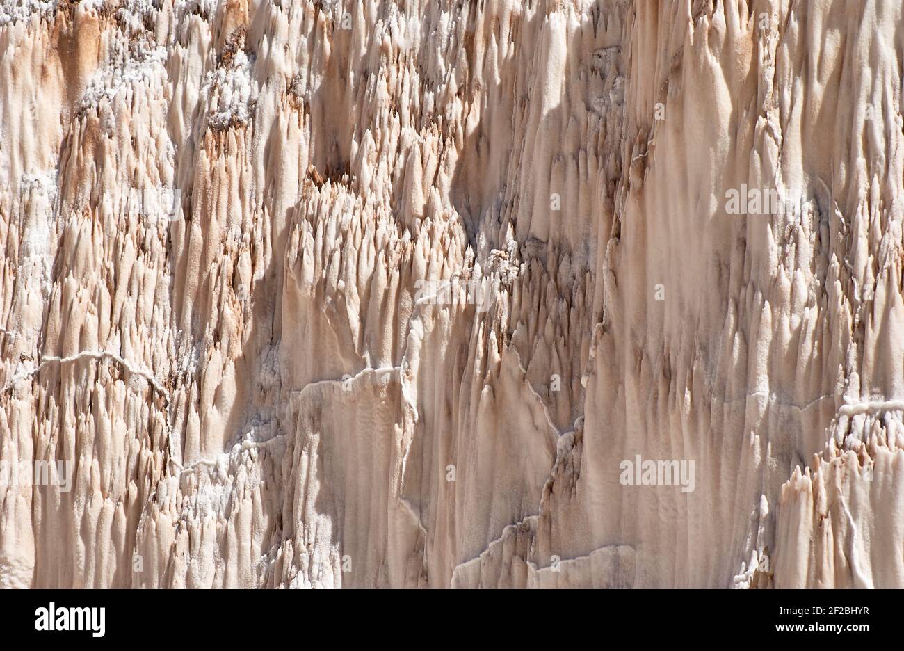 Marmites de sel inca, terrasses de sel et salin de Pichintoto, Salineras de Maras, Vallée Sacrée des Incas, Urubamba près de Cusco, Pérou Banque D'Images