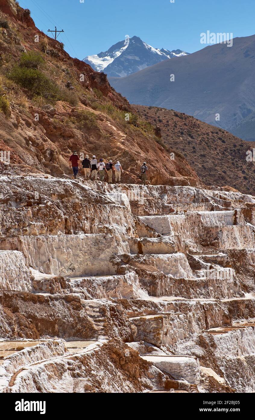 Marmites de sel inca, terrasses de sel et salin de Pichintoto, Salineras de Maras, Vallée Sacrée des Incas, Urubamba près de Cusco, Pérou Banque D'Images