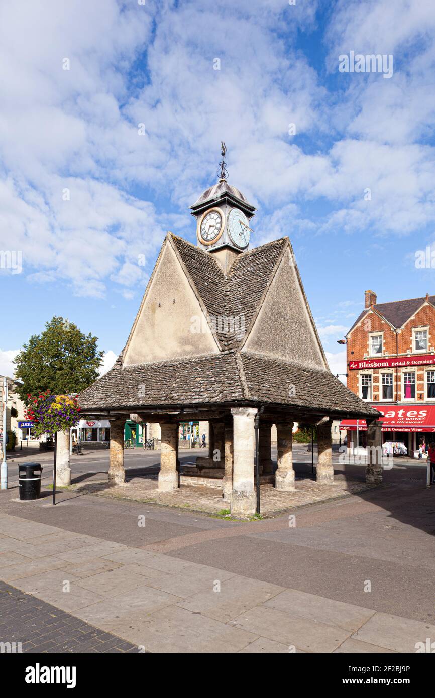 Croix du beurre du XVIIe siècle dans la ville de Witney, Oxfordshire, Royaume-Uni Banque D'Images