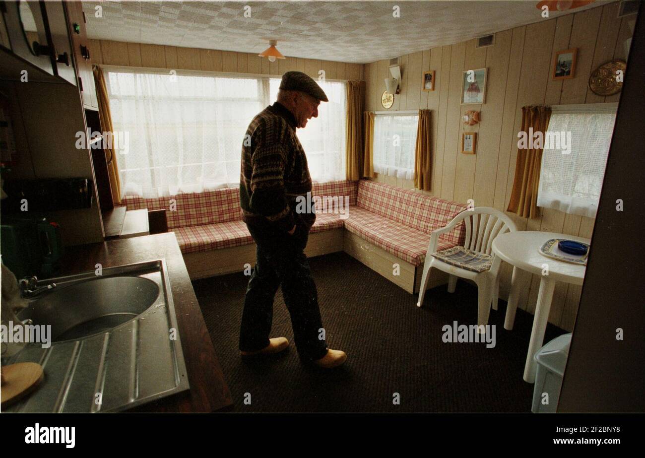 John Deady dans la maison de caravane de Bramleys à Fenit Jan 1999où ils se sont cachés avec Jade et Hannah Bennett Banque D'Images