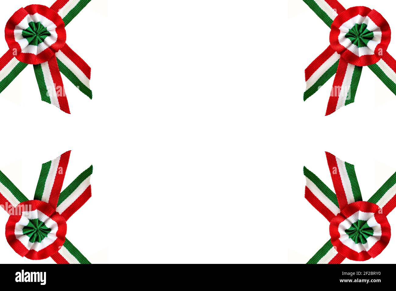 isolé sur rosette tricolore blanche et symbole de recouvrement de ruban de journée nationale hongroise le 15 mars Banque D'Images