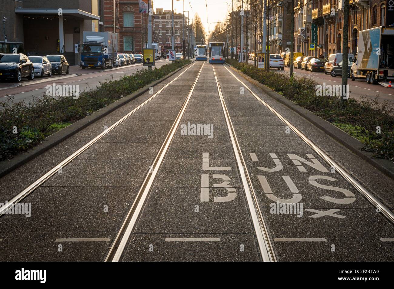 Tramway sur Jan Luijkenstraat, Amsterdam, pays-Bas. Banque D'Images