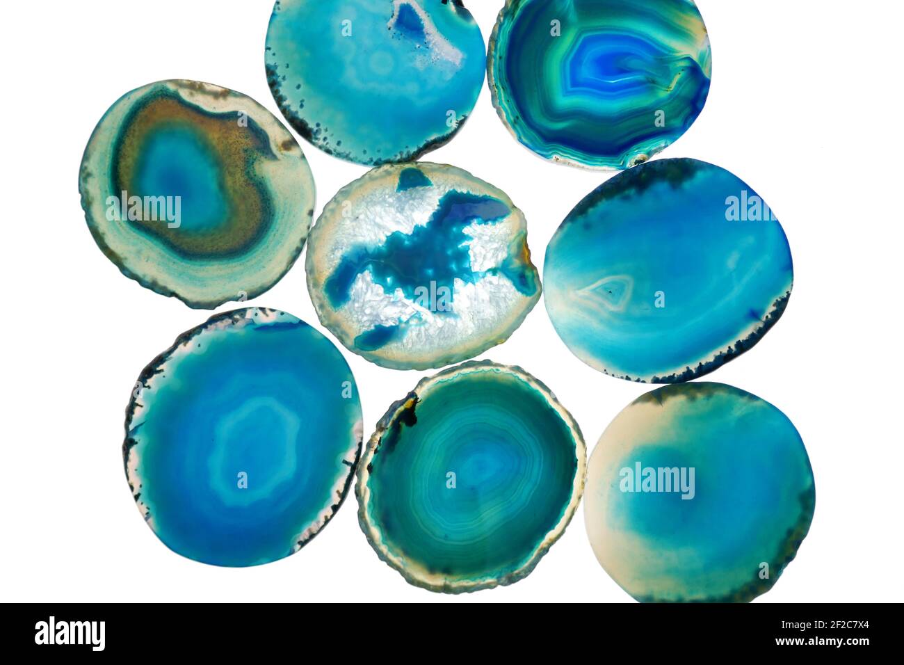 ensemble bleu agate. tranches de pierre naturelle isolées sur fond blanc. Motif d'agate dans des tons bleus.texture de l'agate de pierre naturelle.géode d'agate bleue Banque D'Images