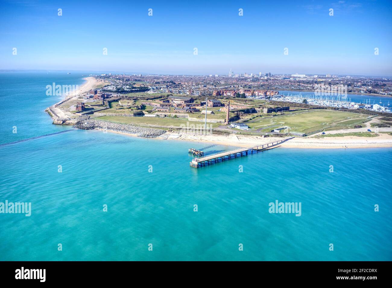 Vue aérienne du fort Cumberland à Southsea l'artillerie pentagonale Fortification érigée pour protéger l'entrée du port de Langstone Banque D'Images