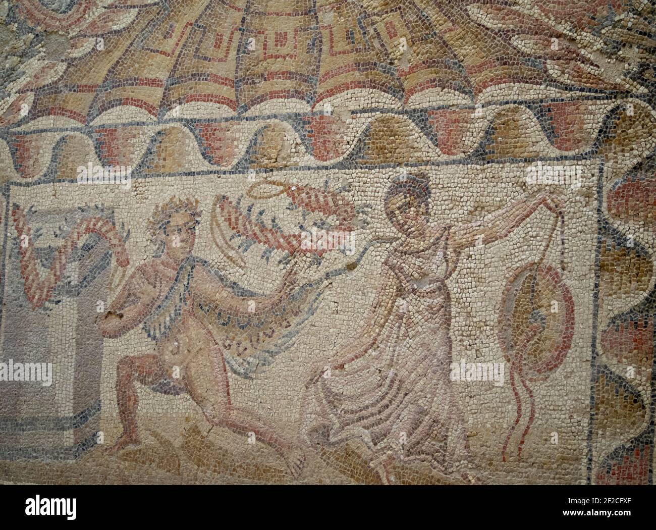 Mosaïque avec un Satyr et une femme dansant, Villa Romana del Tellaro Banque D'Images