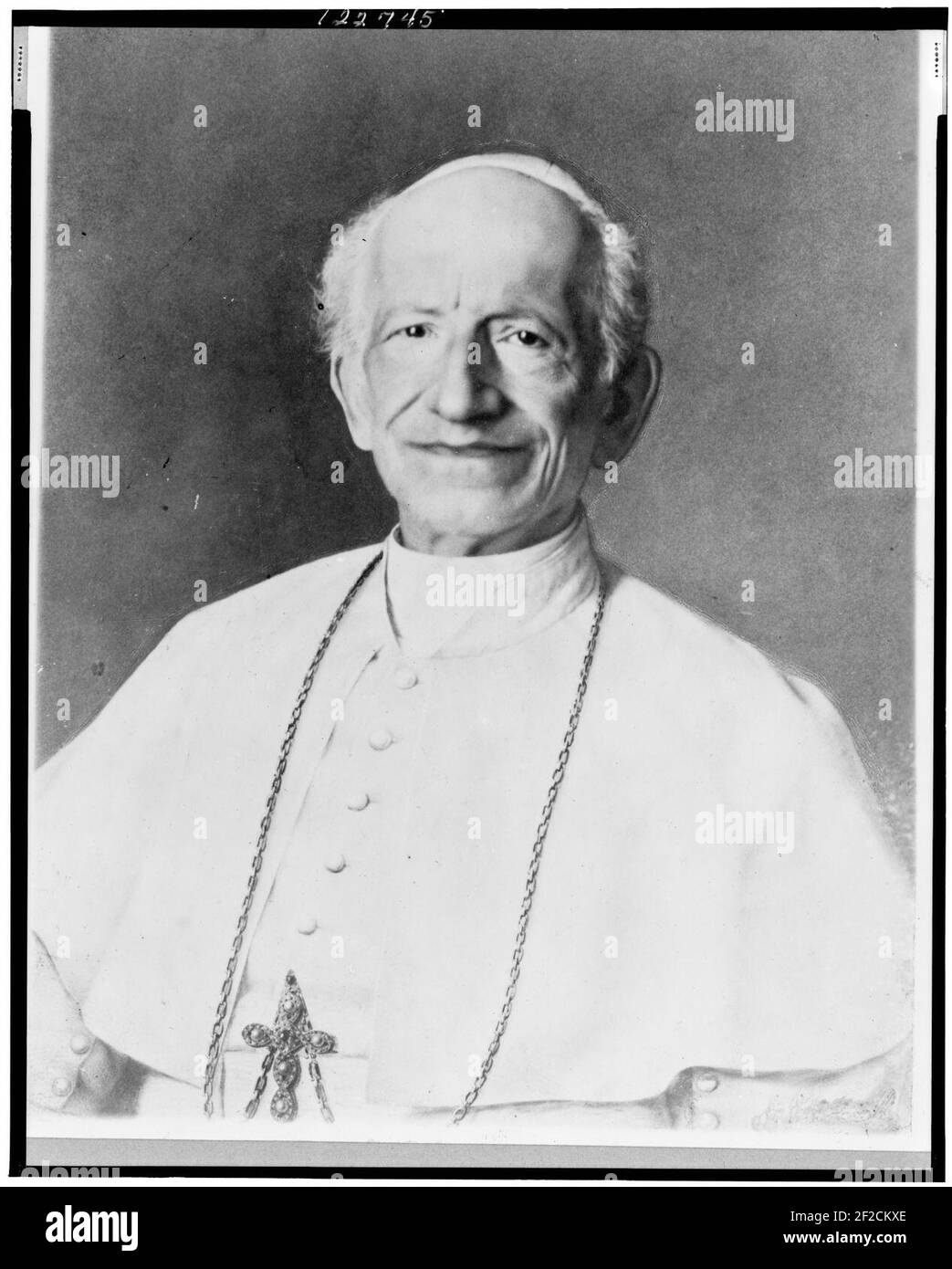 Le pape Léon XIII, half-length portrait, assis, face à l'avant Banque D'Images