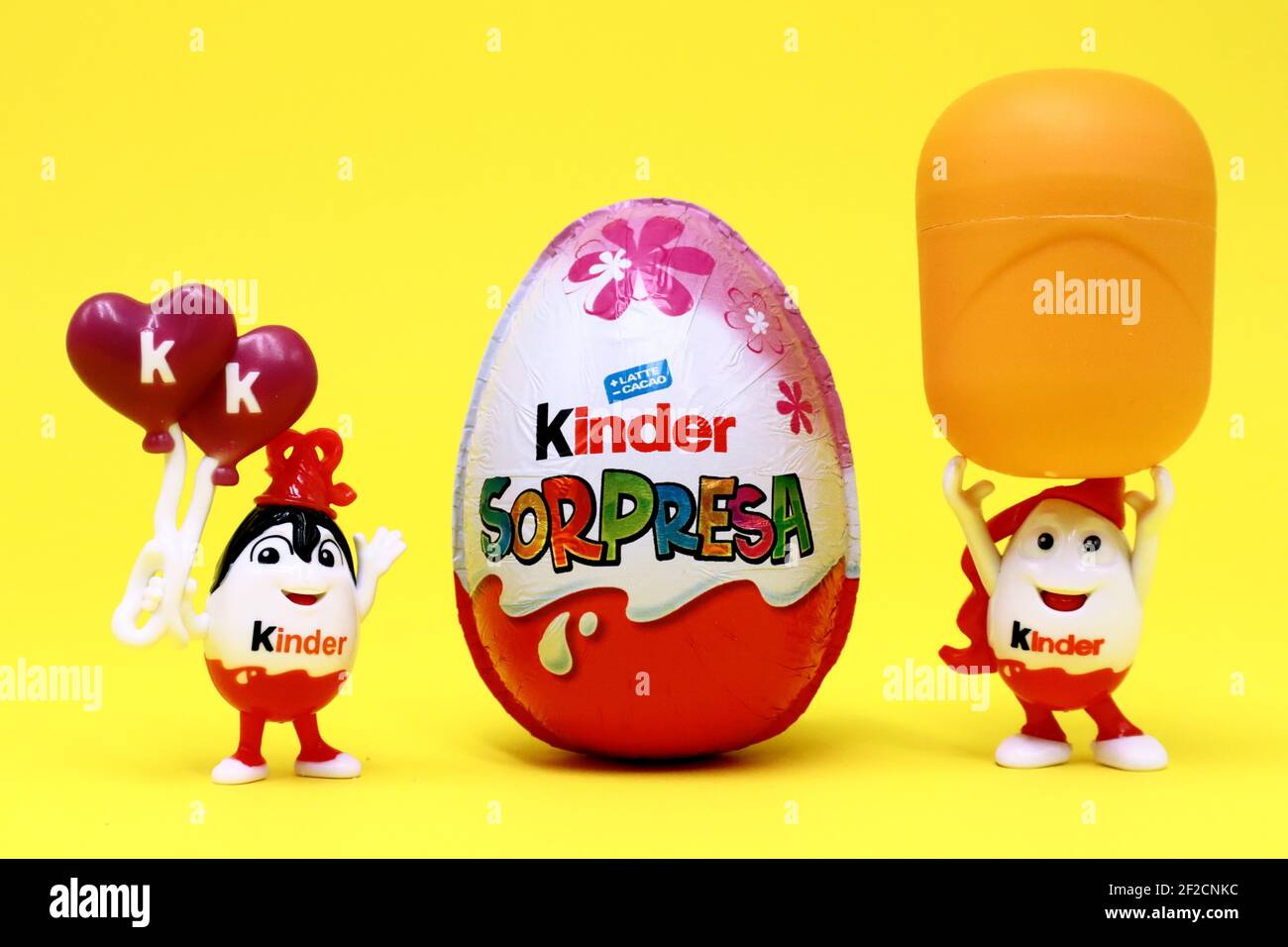 Œuf de chocolat Kinder surprise. Kinder surprise est une marque de