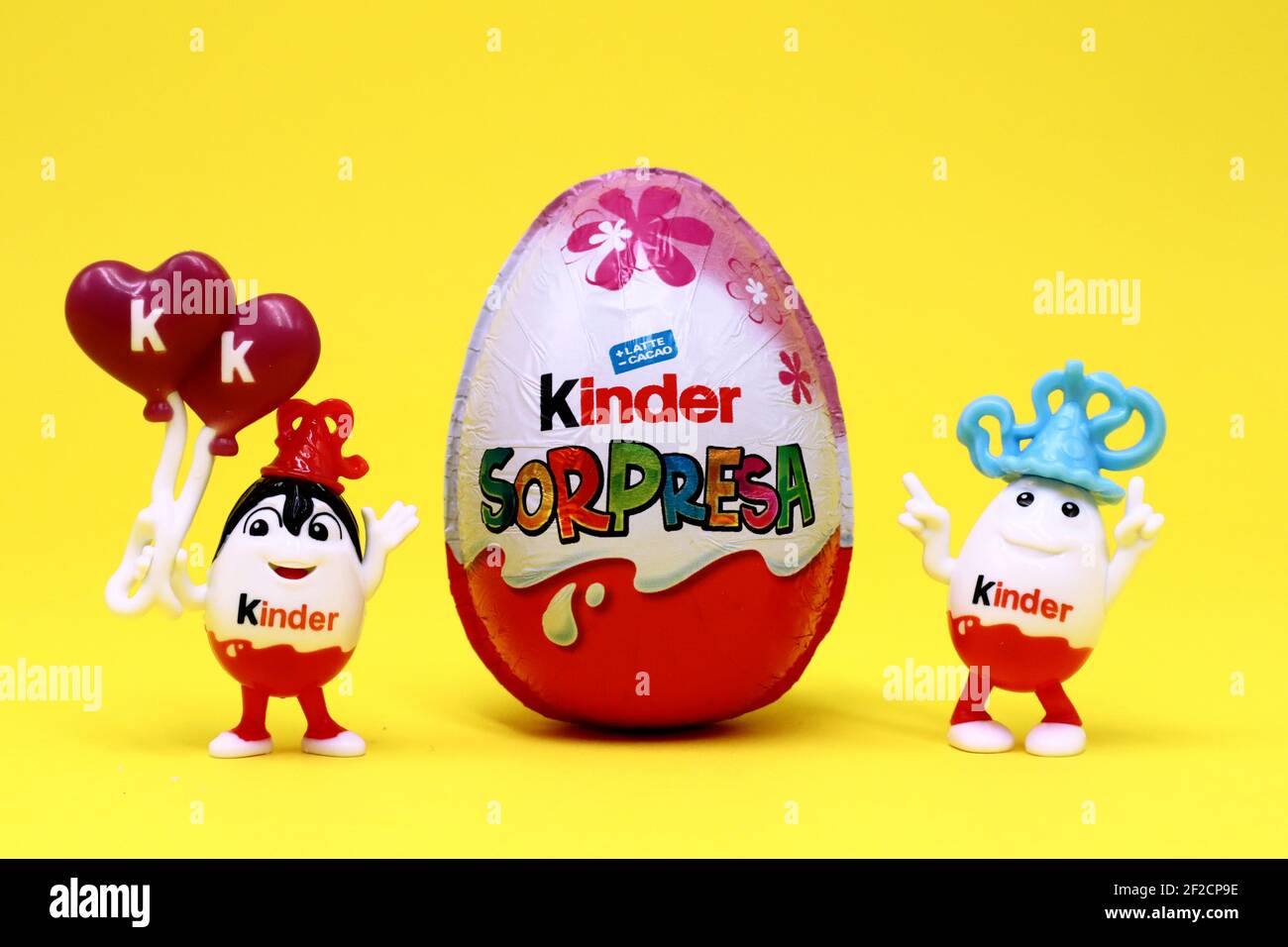 Œuf de chocolat Kinder surprise. Kinder surprise est une marque de