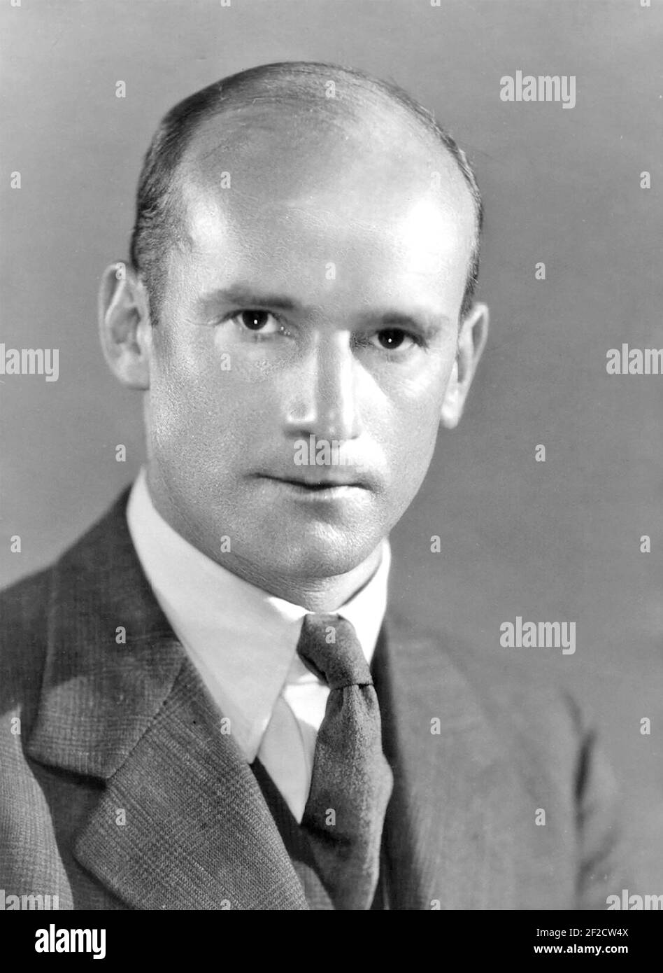 R.C.SHERRIFF (1896-1975) auteur et dramaturge anglais le plus connu pour sa pièce Journey's End. Banque D'Images R.C.SHERRIFF (1896-1975) auteur et dramaturge anglais le plus connu pour sa pièce Journey's End. Banque D'Images