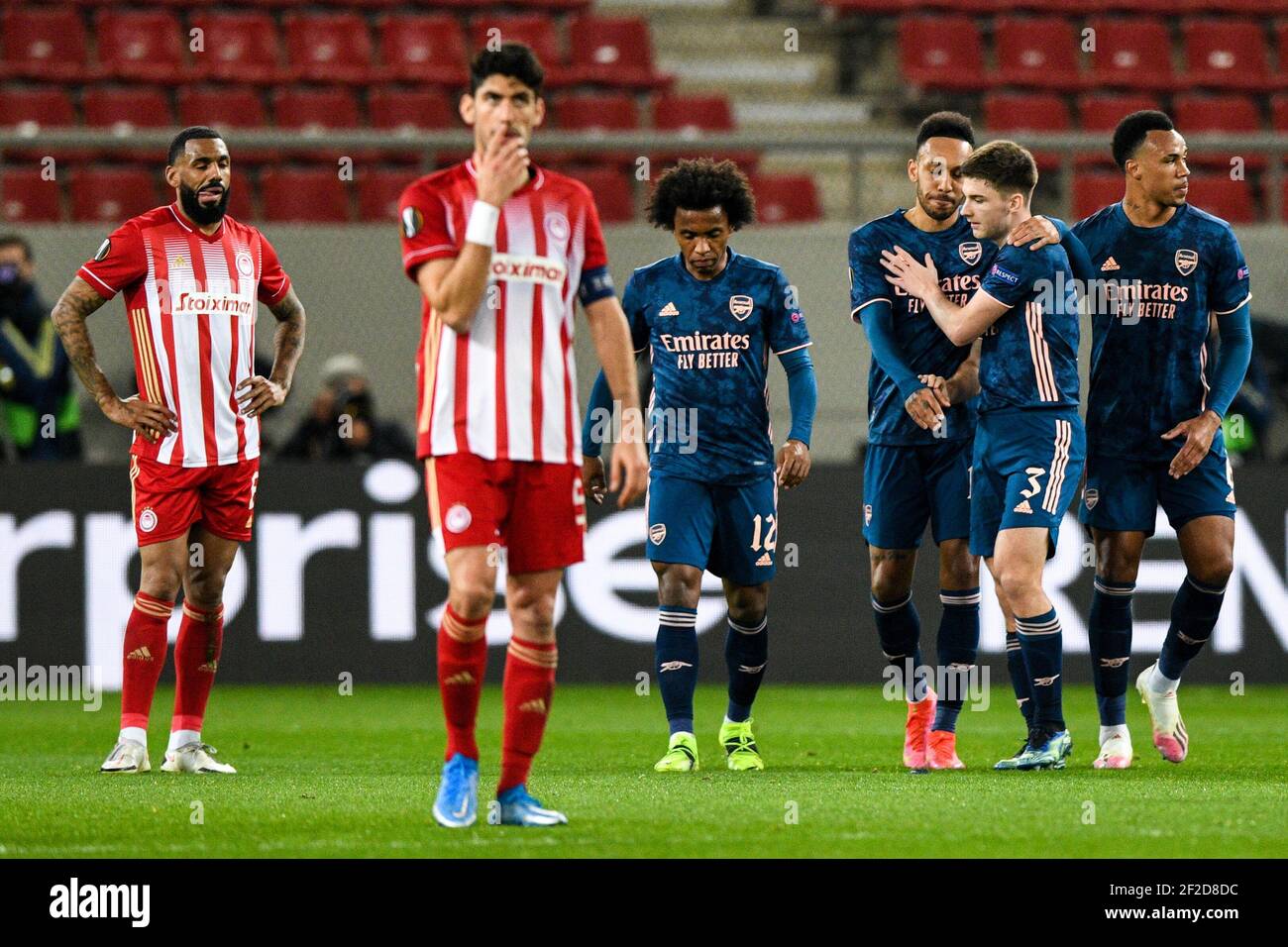 PIRÉE, GRÈCE - MARS 11: Équipe de l'Arsenal FC célébrant le but de Martin Odegaard de l'Arsenal FC pendant l'Olympiacos / Arsenal - UEFA Europa League Banque D'Images