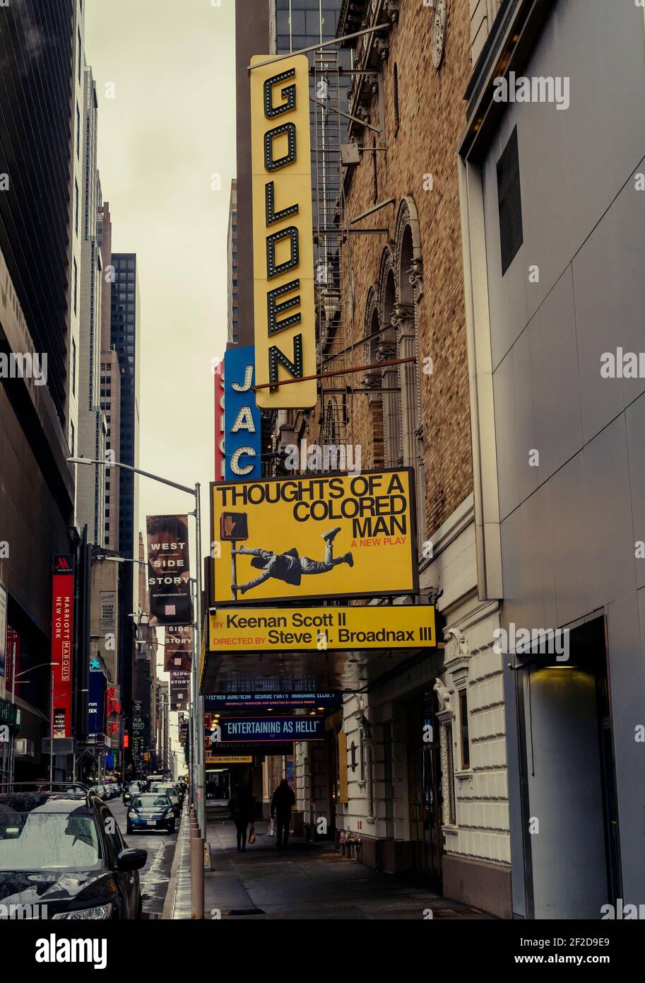 Fermeture des théâtres de Broadway, dont le Golden Theatre, à New York en raison de la pandémie COVID-19, le samedi 27 février 2021. Le premier nouveau chapiteau depuis le début de la pandémie a été installé au Théâtre d'Or pour la première nouvelle pièce depuis la pandémie, « Thoughts of a Colored Man » par le dramaturge Keenan Scott II (© Richard B. Levine) Banque D'Images