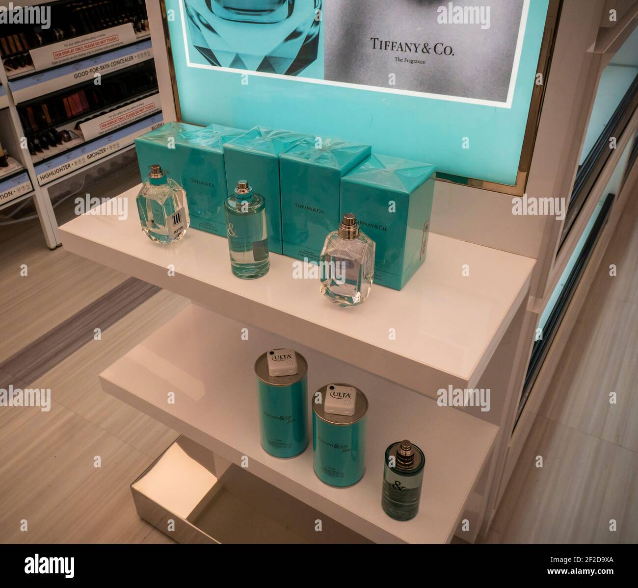 Parfum Tiffany & Co. Dans une nouvelle branche de la chaîne de maquillage  et de beauté, Ulta Beauty, situé dans le quartier commerçant de Herald  Square à New York vu lors de