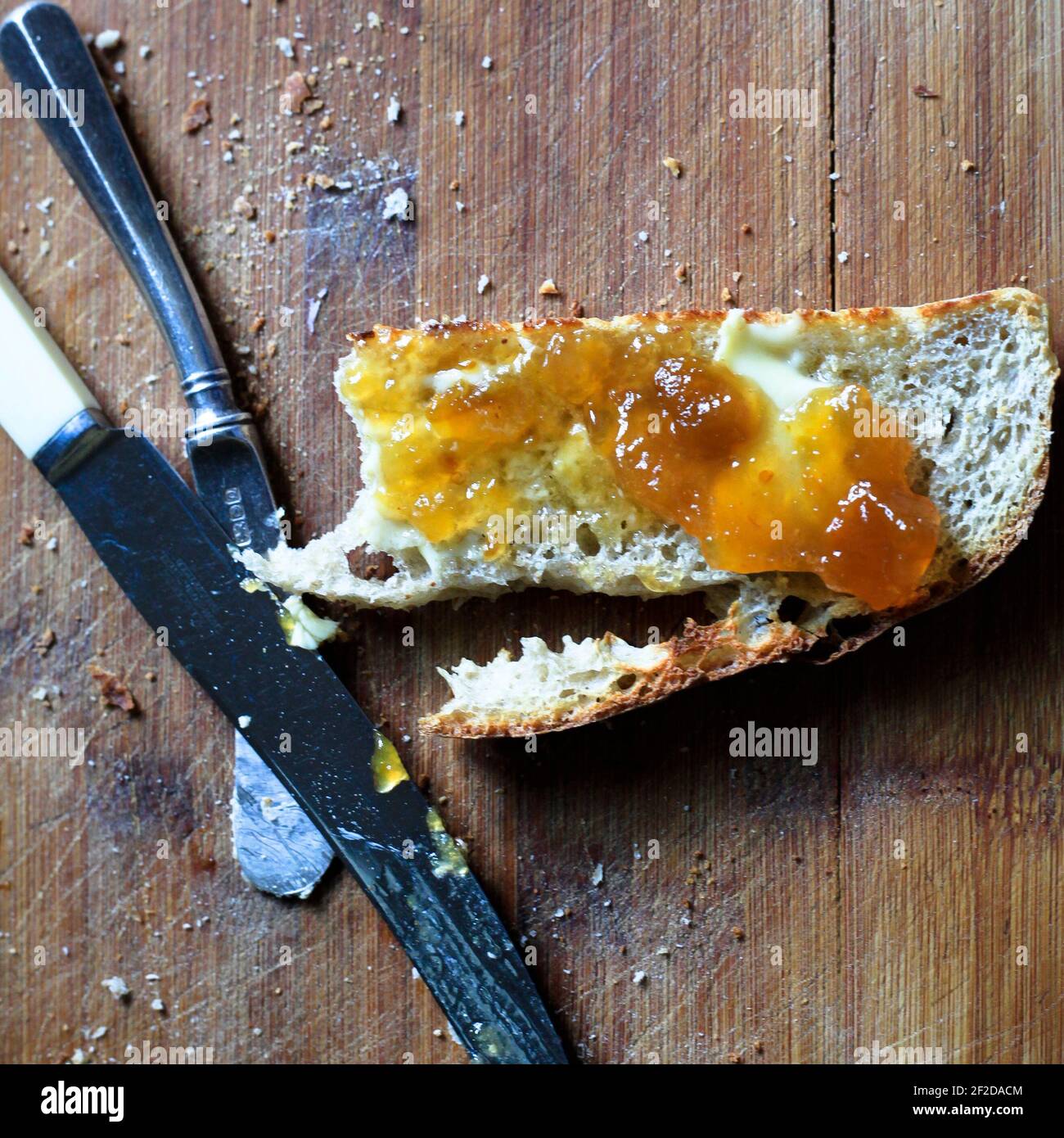 Pain grillé au levain pour le petit déjeuner Banque D'Images