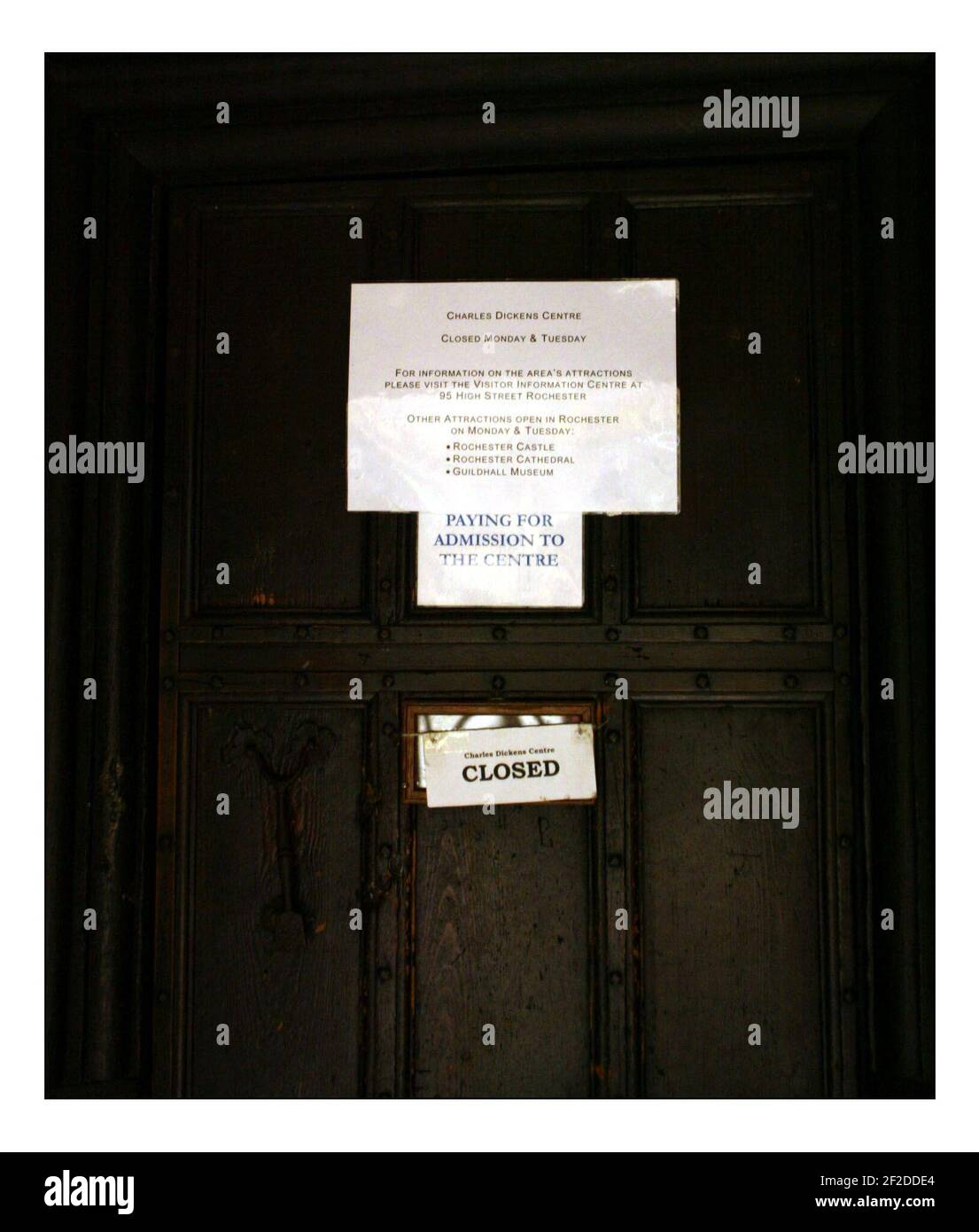 Le centre Charles Dickens de Rochester a été fermé... photo David Sandison 1/11/2004 Banque D'Images