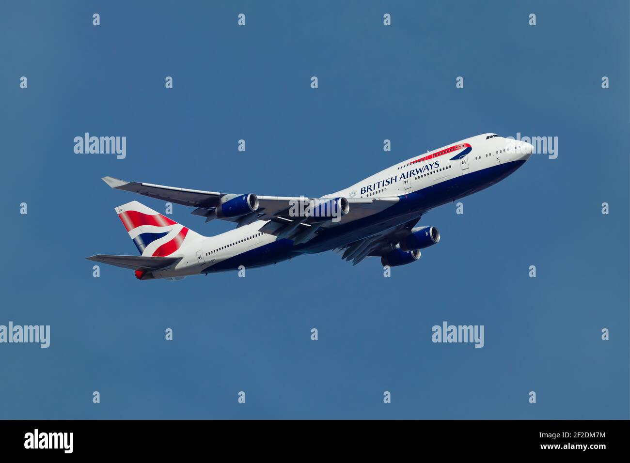 Londres, Heathrow Airport - 2020 février, British Airways, Boeing 747 d'époque, Jumbo Jet se délarante dans un magnifique ciel bleu. Image Abdul Quraishi Banque D'Images