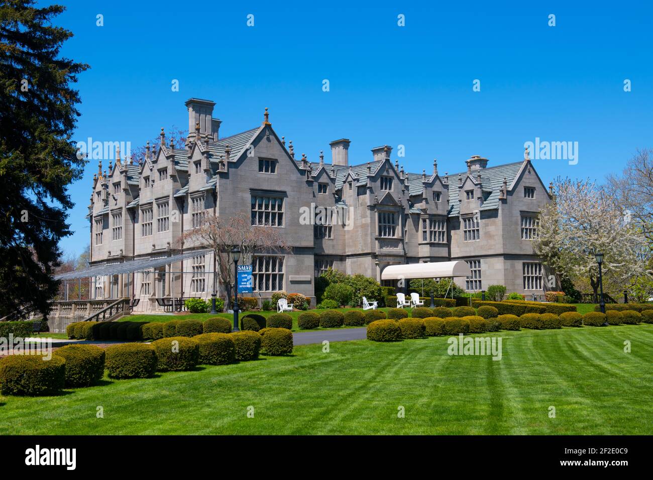 Wakehurst Estate est un manoir de l'âge de or dans le quartier historique de Bellevue Avenue à Newport, Rhode Island RI, États-Unis. Ce bâtiment est maintenant la propriété de Salve Re Banque D'Images