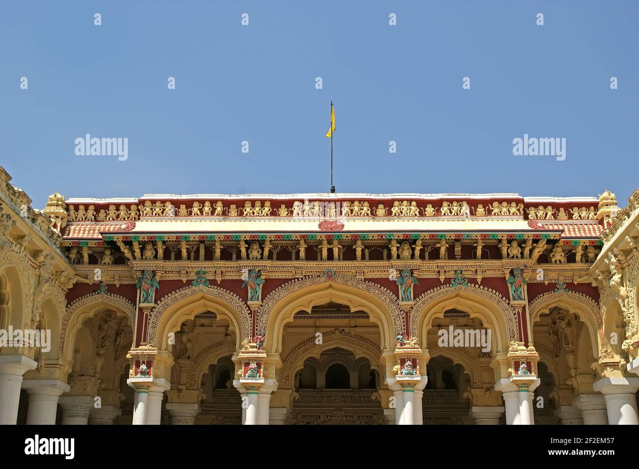 Madurai, Tamil Nadu, Inde du Sud. Le complexe du palais Thirumalai Nayakkar Mahal a été construit dans le style Indo-Saracen par Thirumalai Nayakar en 1636. JE Banque D'Images